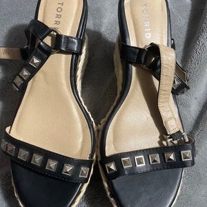 Torrid Sz 9 Black Studded w Rope Design Open Toe 4.5" Wedge Heels